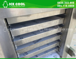 Máy được làm hoàn toàn bằng inox 304