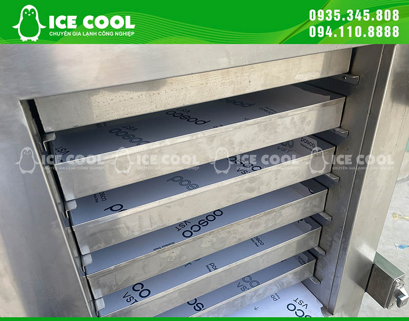 Máy được làm hoàn toàn bằng inox 304